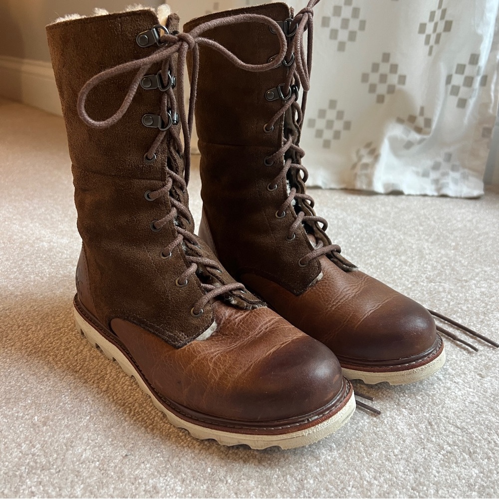Sorel Women’s Leather Lace-Up Boots size 6